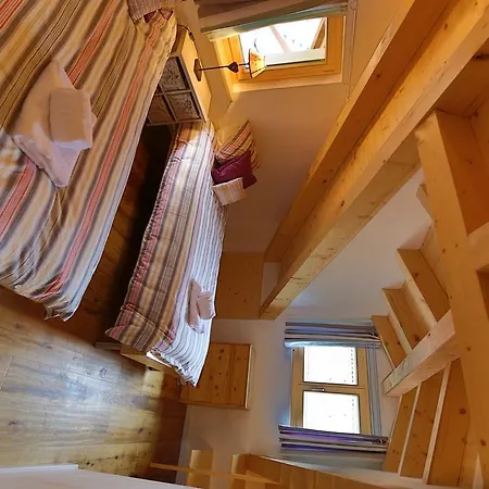 Nicol Apartment *